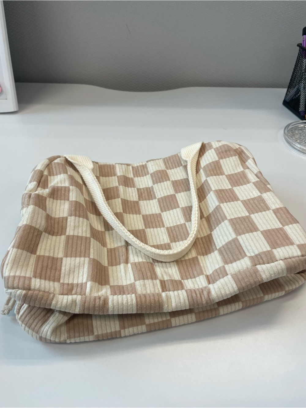 Insulated corduroy lunch bag in beige and cream
